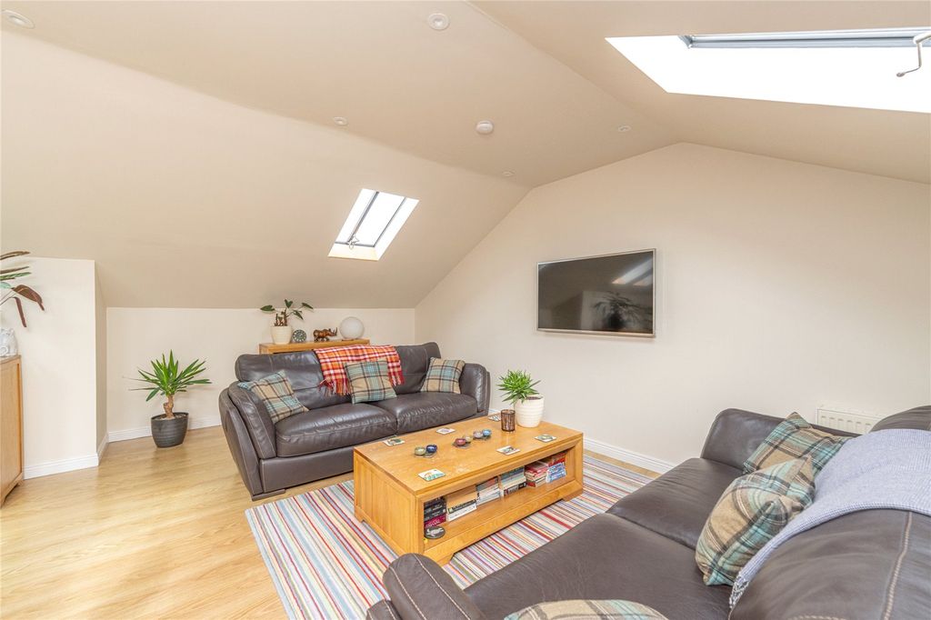 Property photo 3 of 24 Lounge Area