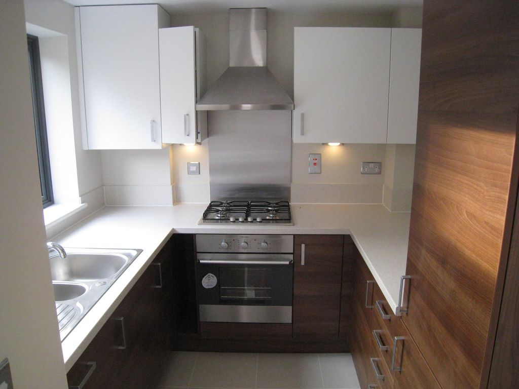 Property photo 3 of 28 Kitchen
