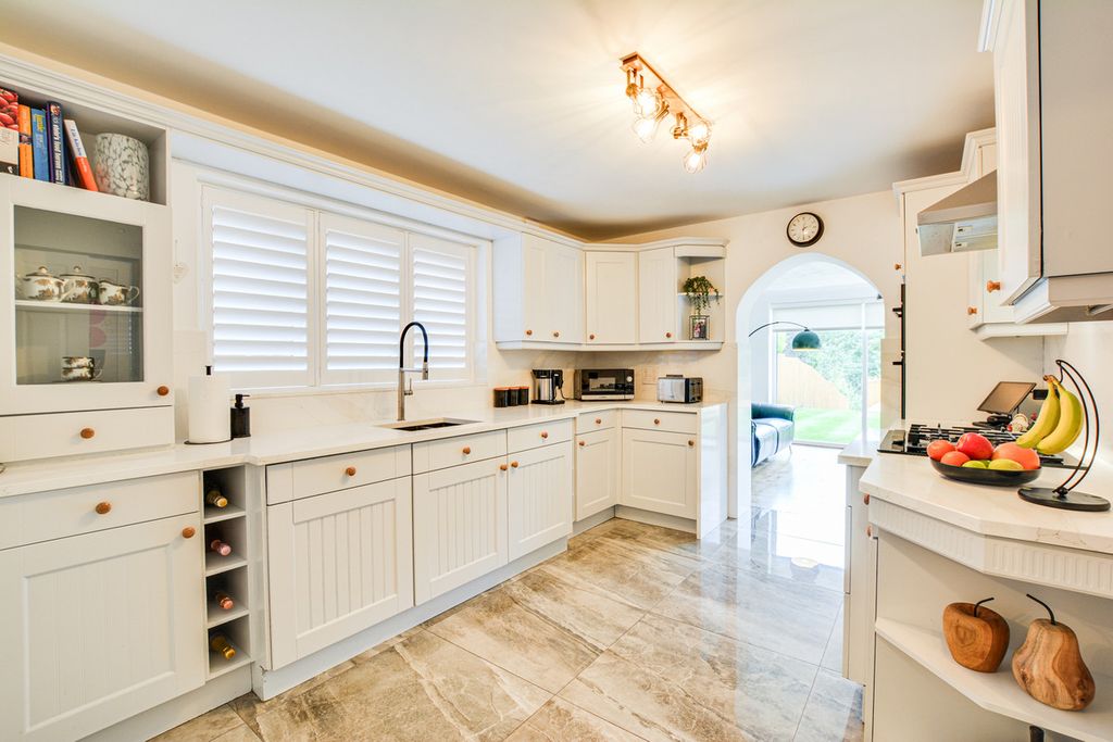 Property photo 3 of 23