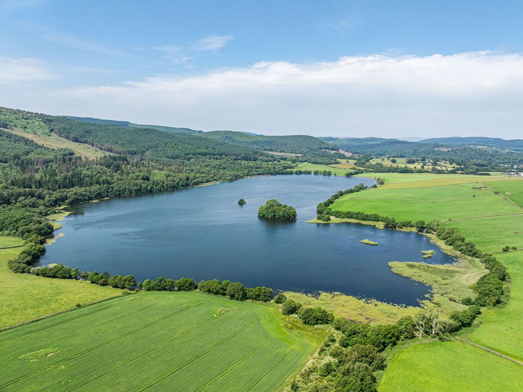 Property photo 2 of 41