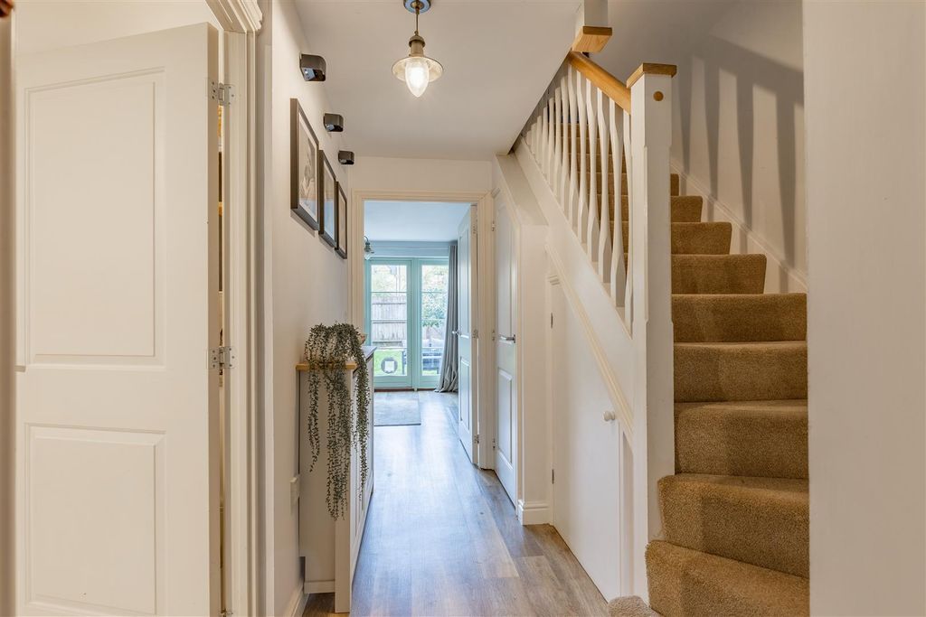 Property photo 2 of 28 17 Trotman Walk (12).Jpg