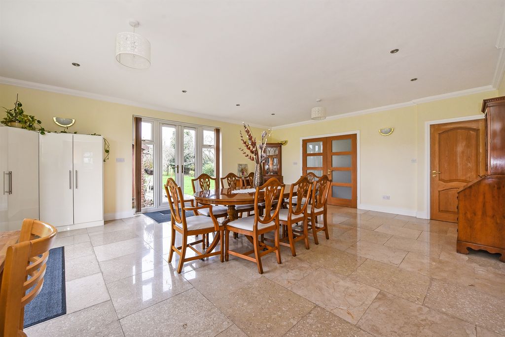 Property photo 3 of 32