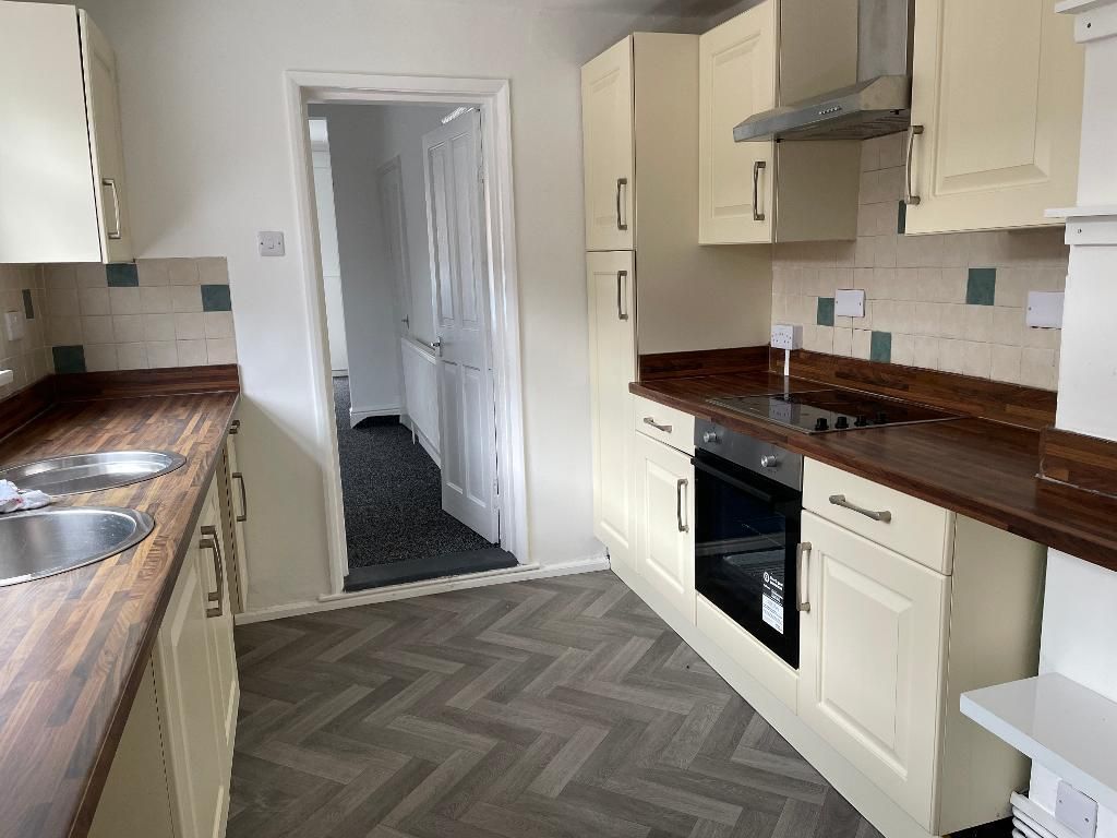 Property photo 2 of 7 Kitchen