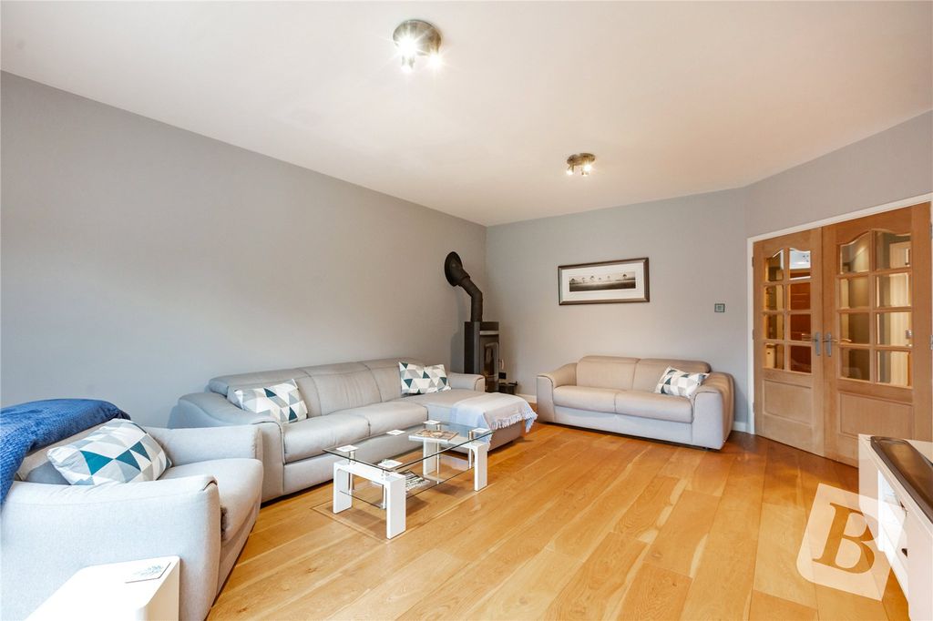 Property photo 3 of 19 Living Room