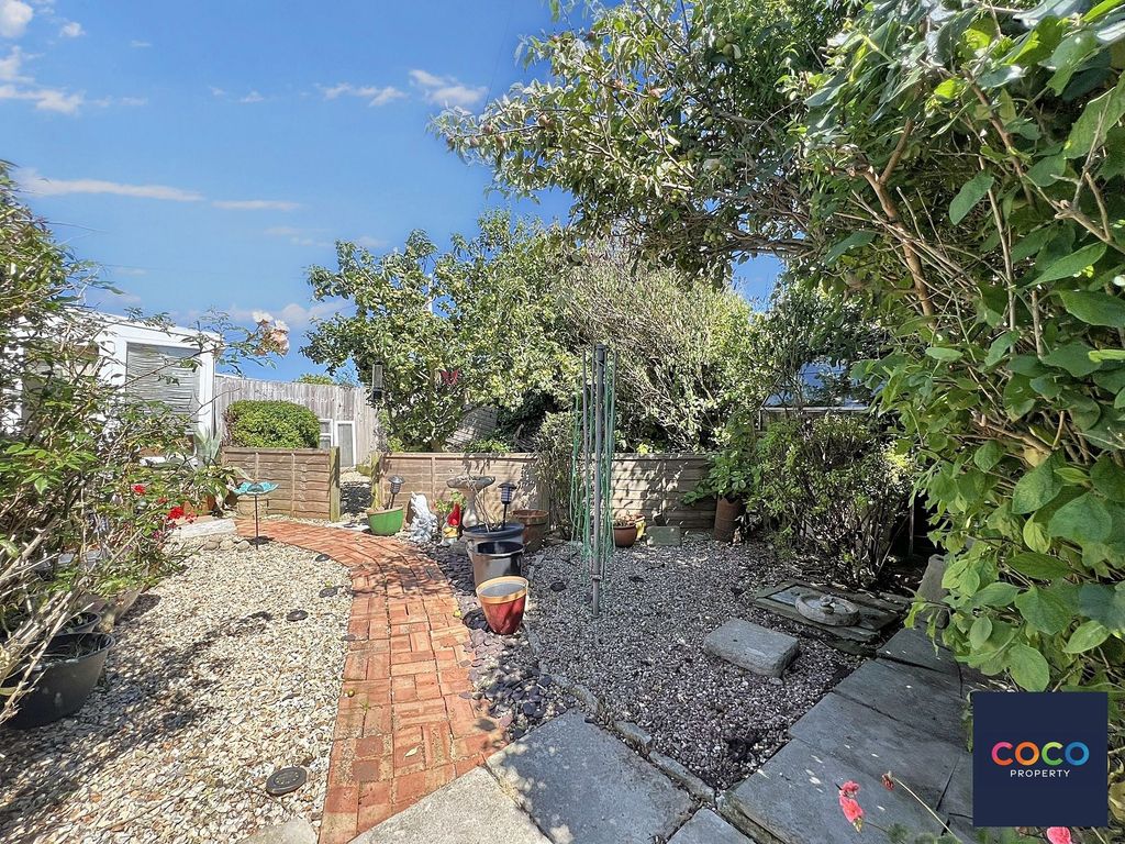 Property photo 2 of 22 Garden