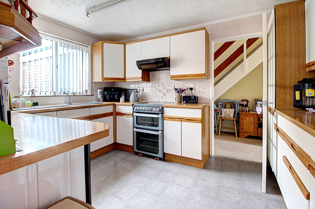 Property photo 2 of 15 Kitchen