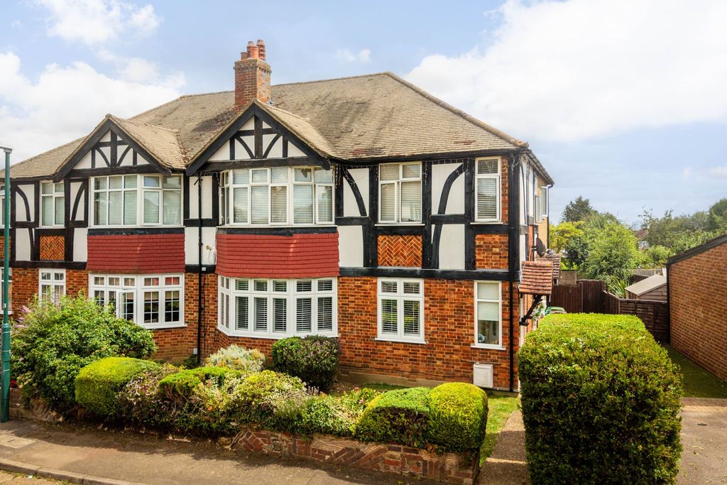 Property photo 1 of 17 The Spinney London Road, Cheam - Sm3 8Jg