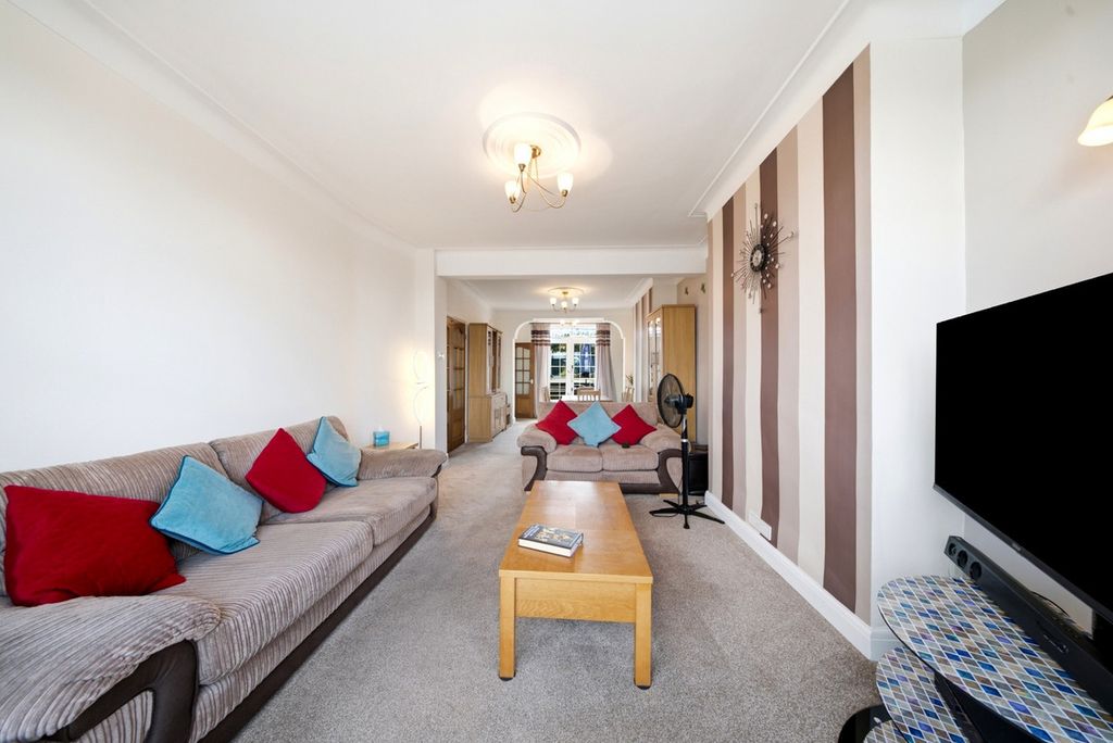 Property photo 2 of 18