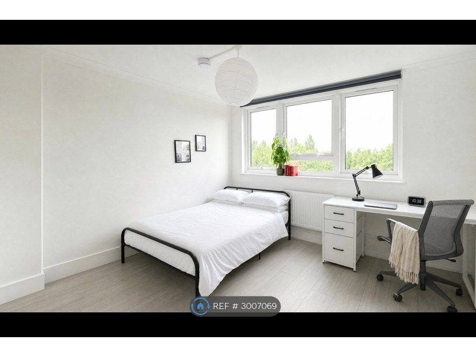 Property photo 1 of 7 Huge Double Bedroom