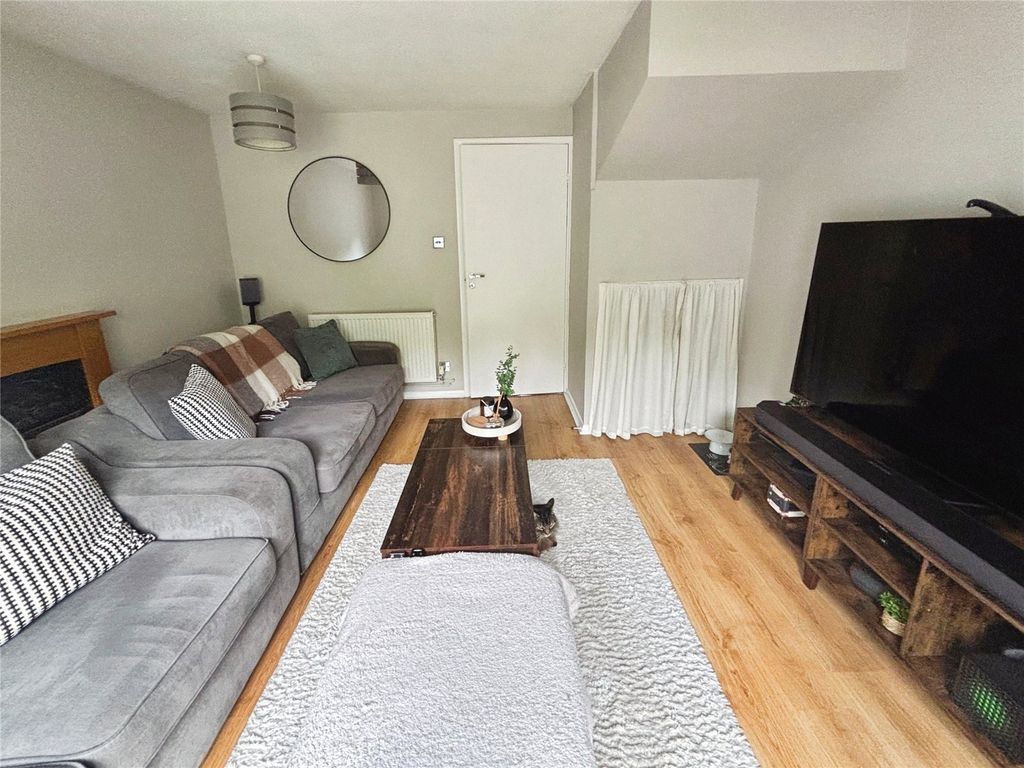 Property photo 3 of 11 Living Room