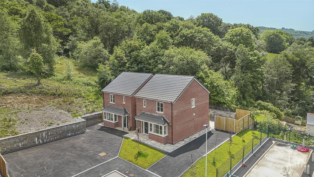 Property photo 1 of 18 Main Dwelling