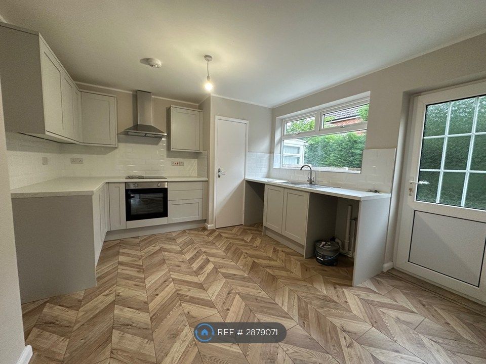 Property photo 2 of 18 Kitchen