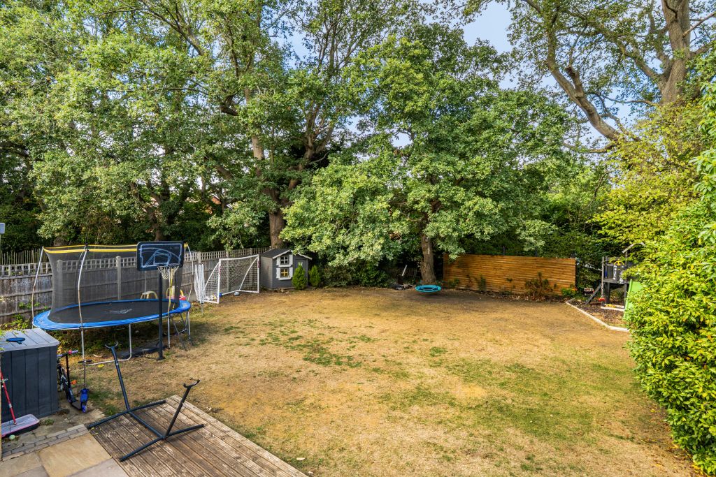Property photo 2 of 28