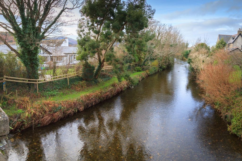 Property photo 2 of 35