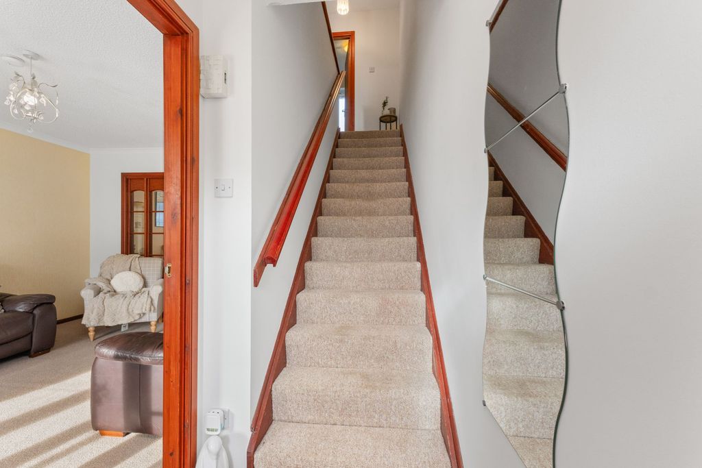 Property photo 3 of 32