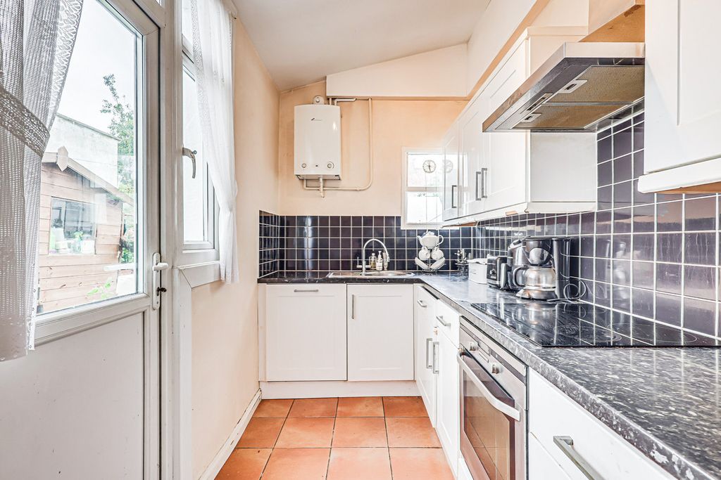 Property photo 3 of 19