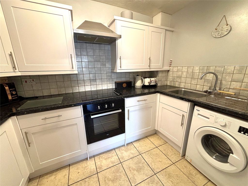 Property photo 3 of 8 Picture No. 06