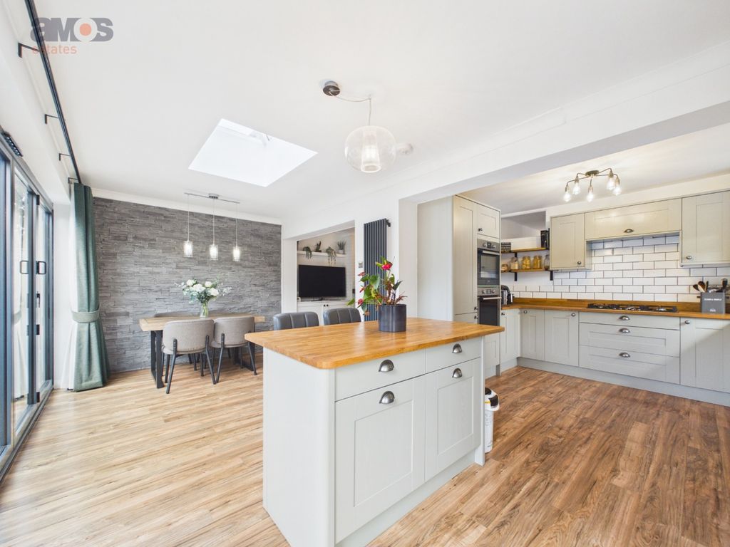 Property photo 2 of 24 5587202