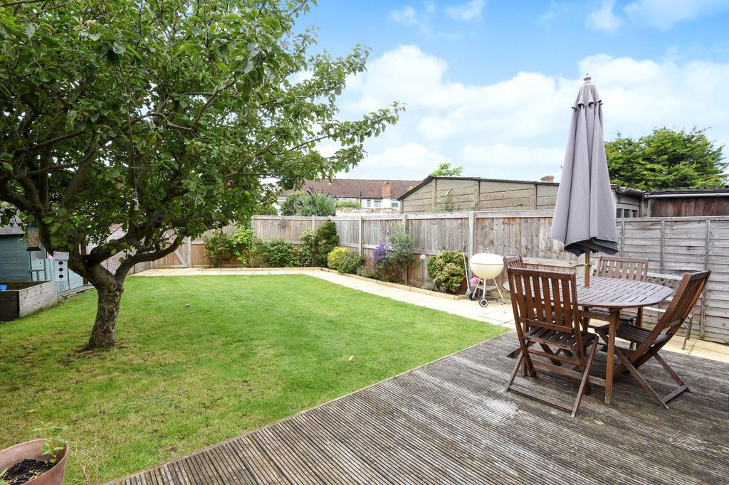 Property photo 3 of 8 Garden