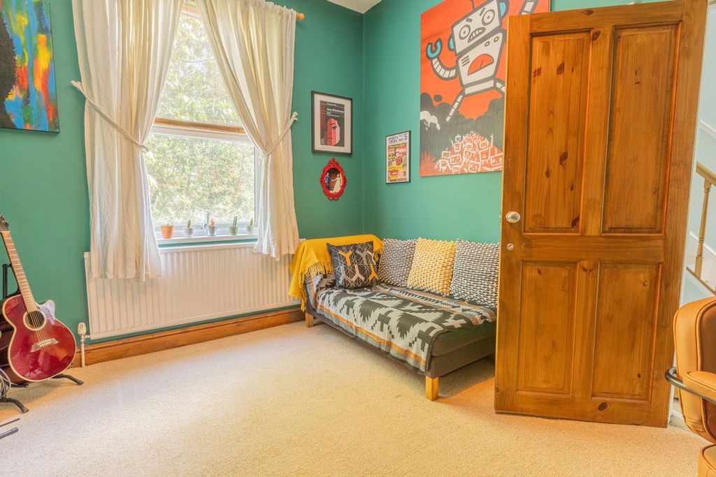 Property photo 3 of 28