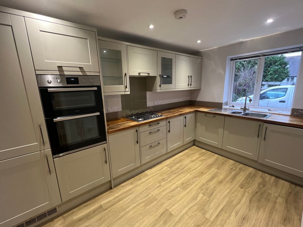 Property photo 1 of 6 Kitchen