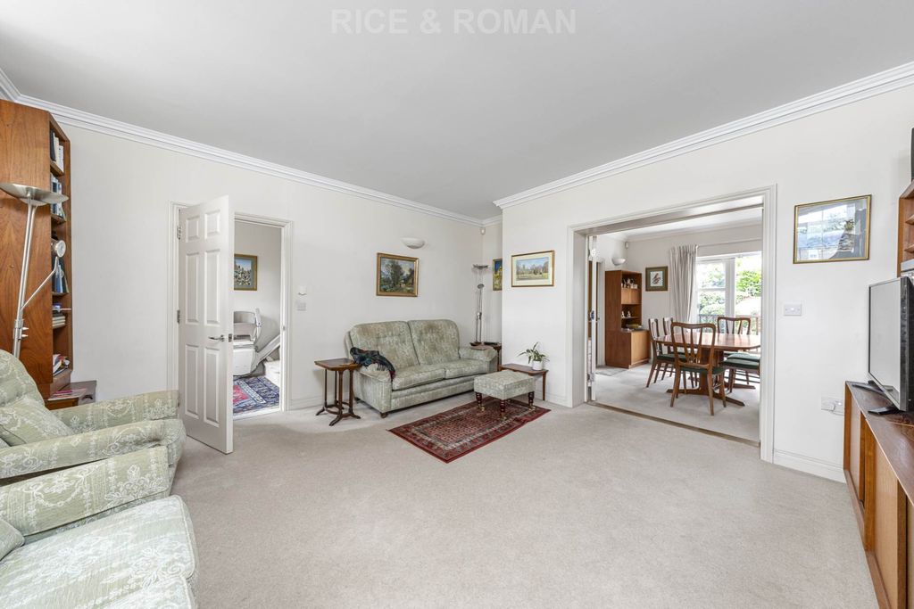 Property photo 2 of 20