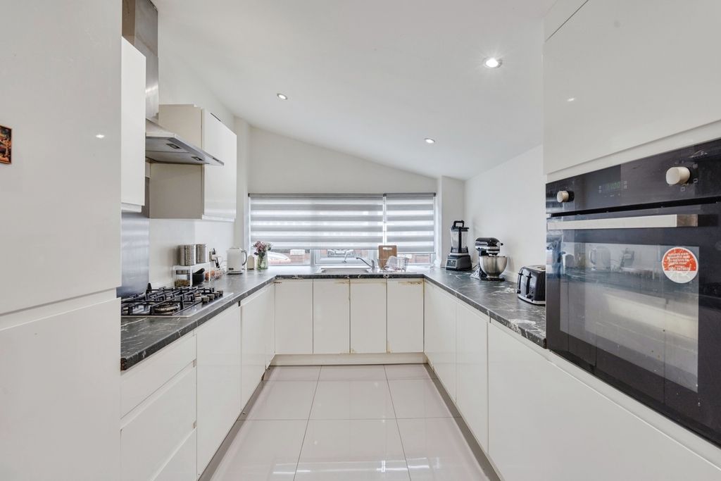 Property photo 3 of 27 Pbox-Img.Jpg