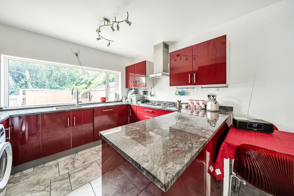 Property photo 3 of 18 Kitchen