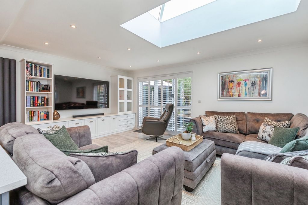 Property photo 3 of 23 Pbox-Img.Jpg