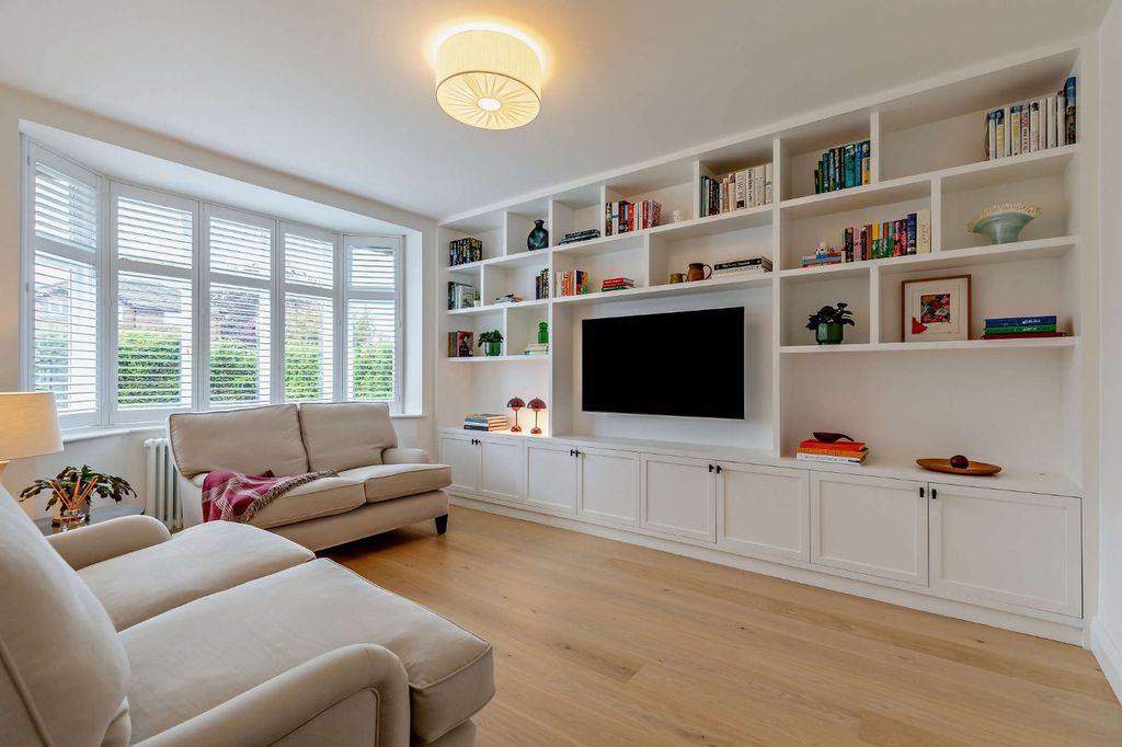 Property photo 2 of 19 Sitting Room