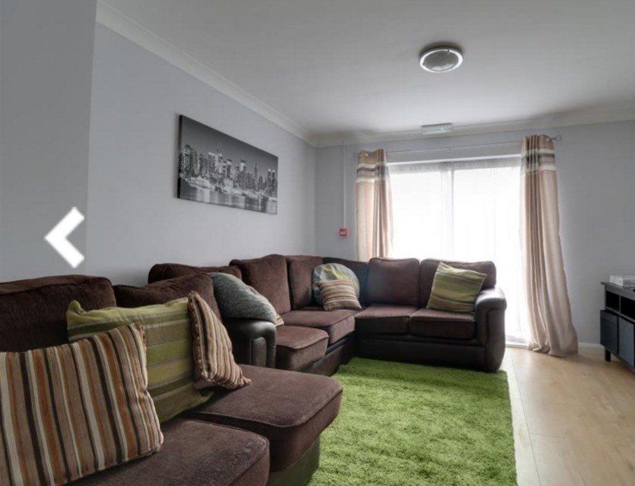 Property photo 3 of 8 Lounge