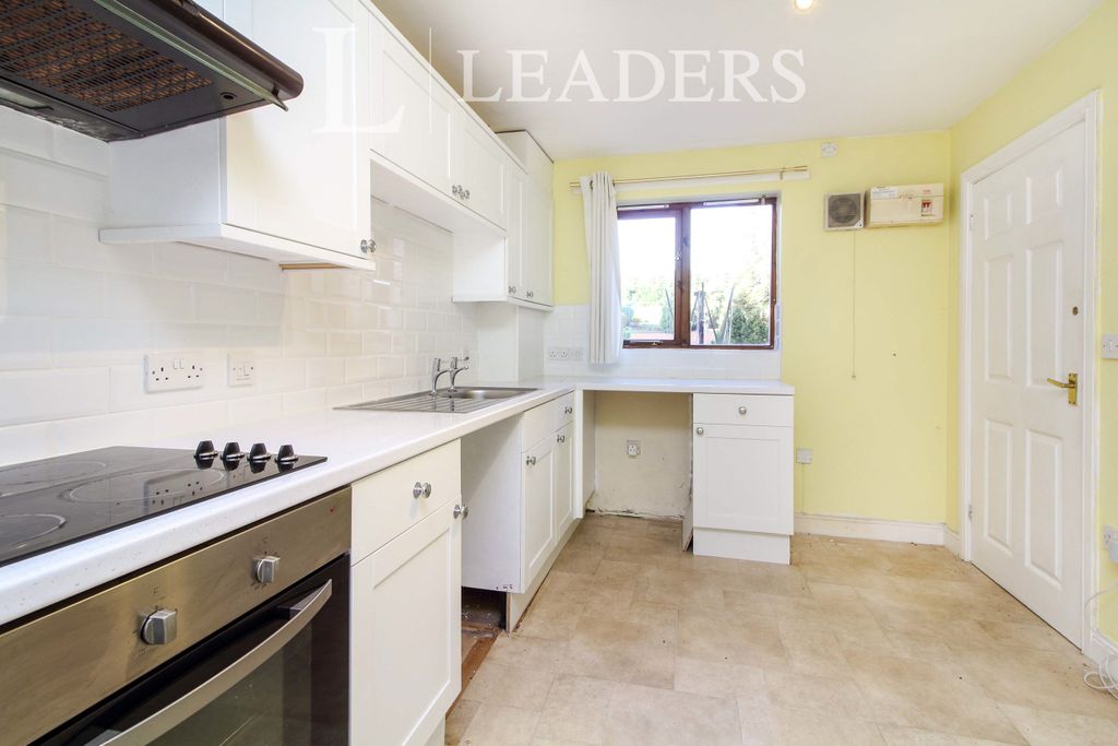 Property photo 2 of 10 Kitchen