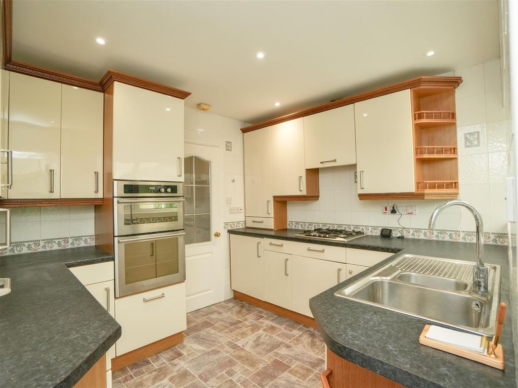 Property photo 3 of 16 Kitchen