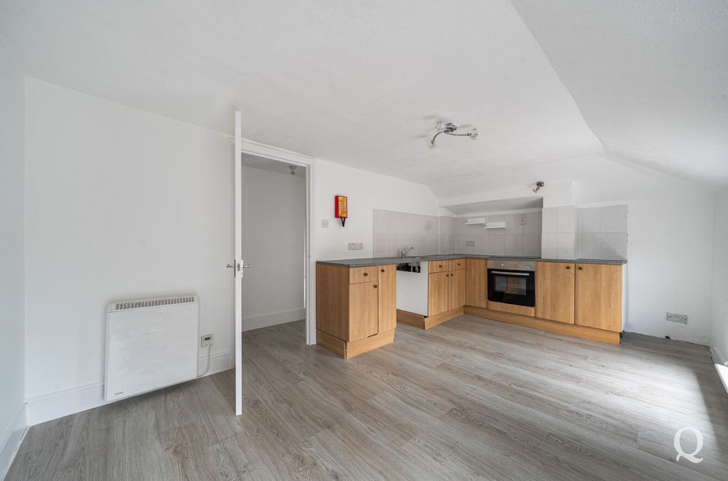 Property photo 2 of 16 7F4A647F-903d-4c5...