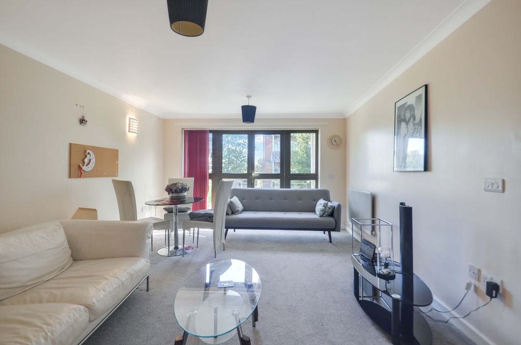 Property photo 2 of 22 Lounge (4).Jpg