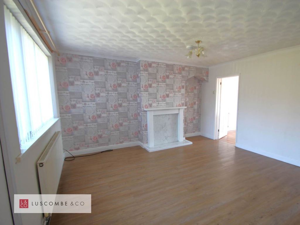 Property photo 2 of 16 Living Room