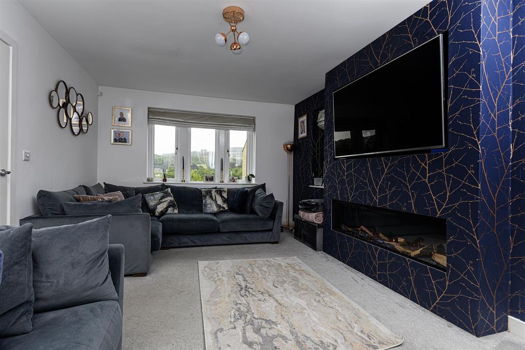 Property photo 3 of 53