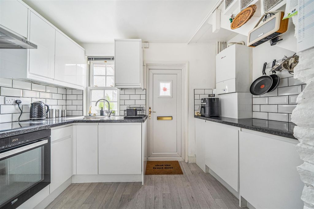 Property photo 3 of 13 1446176-15-69Df5924412Fc.Jpg