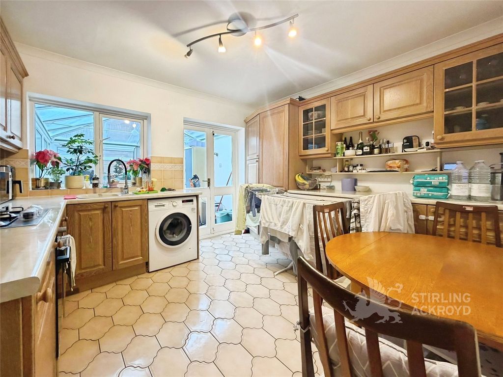 Property photo 3 of 6 Kitchen