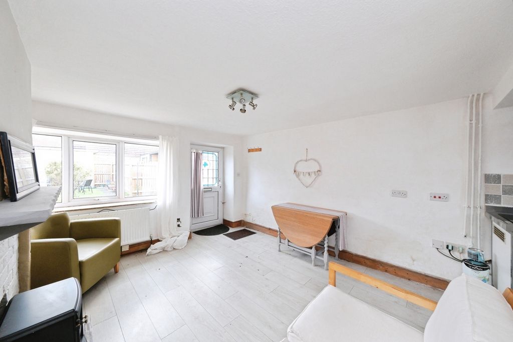 Property photo 3 of 10 Pbox-Img.Jpg