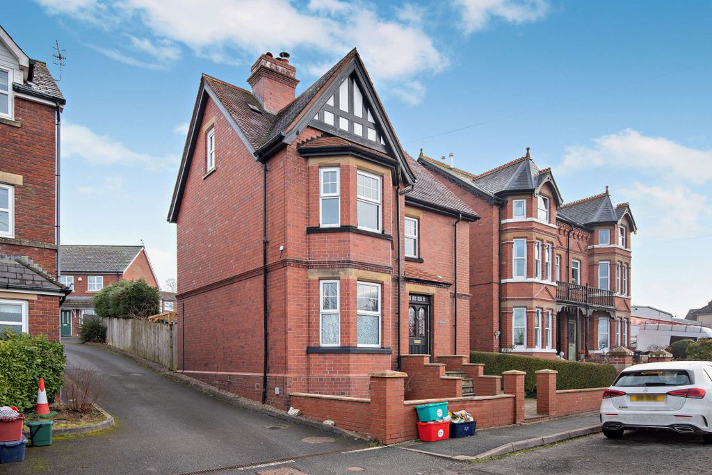 Property photo 1 of 32