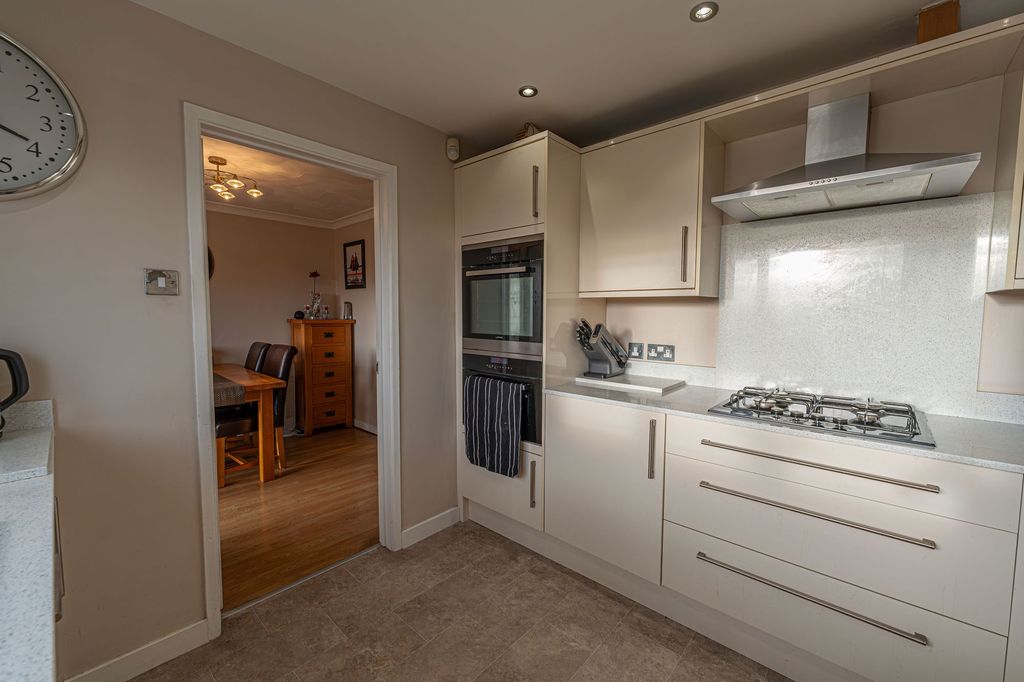 Property photo 2 of 34