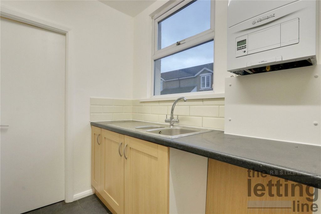 Property photo 2 of 12 Picture No. 11