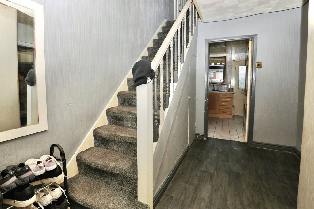 Property photo 3 of 15 Hall