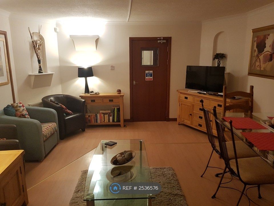 Property photo 3 of 29 Lounge