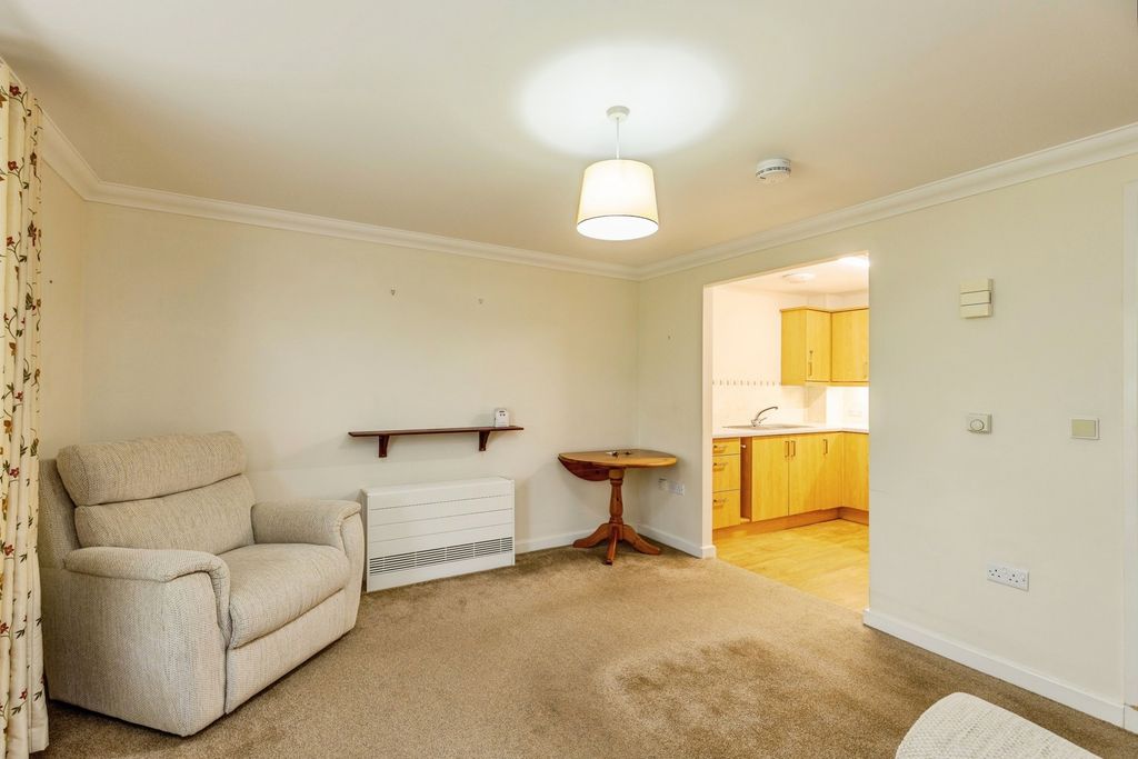 Property photo 3 of 12 Lounge