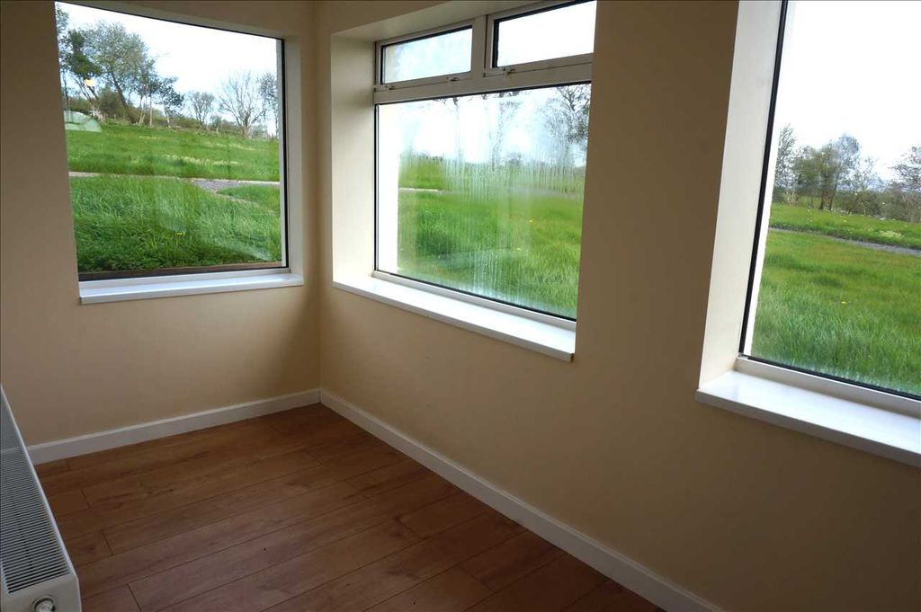 Property photo 3 of 24 Side Reception Area / Office Space :