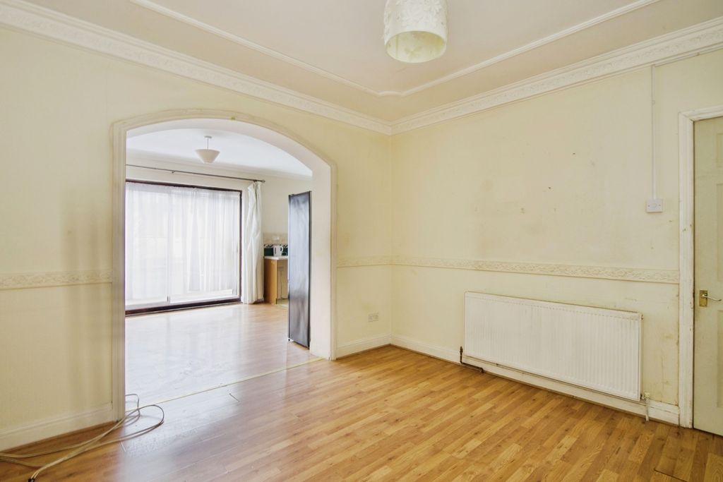 Property photo 3 of 17 Reception