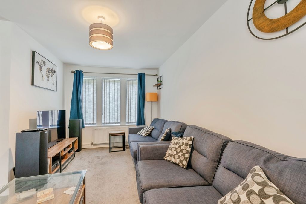 Property photo 3 of 17 Pbox-Img.Jpg