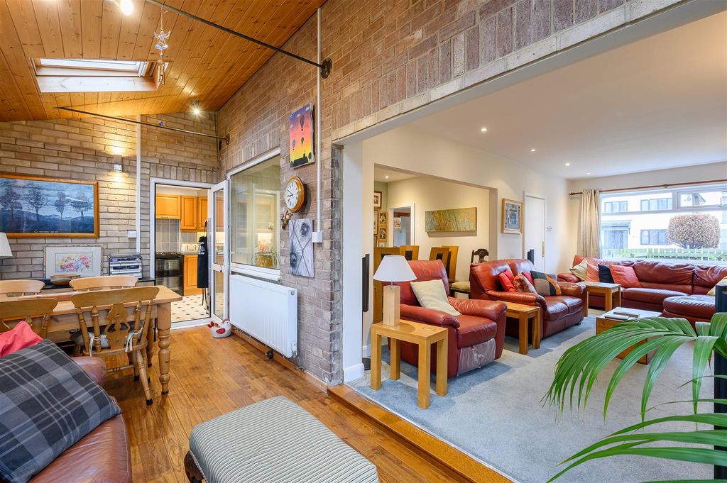 Property photo 2 of 29 Garden/Living Room